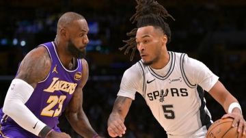 سبيرز يتأهل إلى قبل نهائي الغرب بفوزه على ليكرز في كأس دوري السلة الأميركي سبيرز يتأهل إلى قبل نهائي الغرب بفوزه على ليكرز في كأس دوري السلة الأميركي