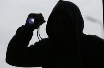 بالفيديو مجهولون يسرقون منزلا في عزقي الضنية