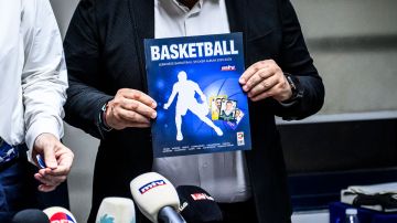 أين تجدون The Lebanese Basketball Sticker Album؟