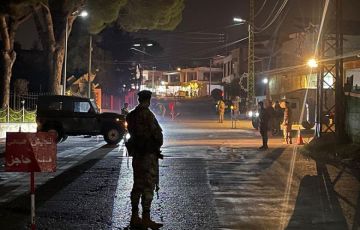 الجيش يوقف ٤٥ شخصا لتورطهم في جرائم متعددة الجيش يوقف ٤٥ شخصا لتورطهم في جرائم متعددة