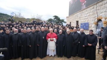 نعمة على نعمة في عنايا: قداسة البابا لاون الرابع عشر يزور ضريح القديس شربل