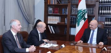 عون التقى لودريان.. وإثناء على تعيين السفير كرم في لجنة الميكانيزم عون التقى لودريان.. وإثناء على تعيين السفير كرم في لجنة الميكانيزم