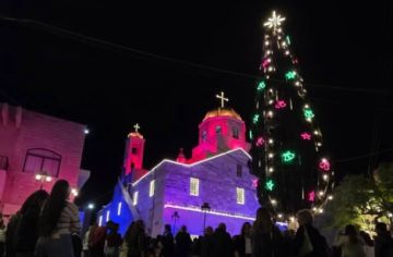 بلدية مغدوشة أضاءت زينة الميلاد في ساحة البلدة بحضور موسى بلدية مغدوشة أضاءت زينة الميلاد في ساحة البلدة بحضور موسى