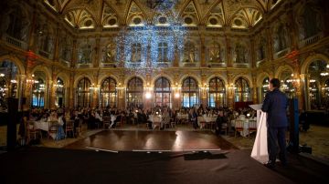 باريس تحتضن Gala du Soleil دعما لنساء لبنان والشاعر للمغتربين: أجمل صورة عن لبنان باريس تحتضن Gala du Soleil دعما لنساء لبنان والشاعر للمغتربين: أجمل صورة عن لبنان