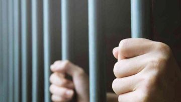 عذب زوجته وحرقها بالزيت المغلي وهذا ما كشفته التحقيقات