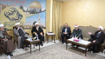 وفد من الحوزة العلمية في قم بحث مع تجمع العلماء في عقد مؤتمر عن شخصية الشهيد السيد حسن نصرالله