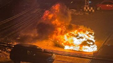 احتراق سيارتين في صور خلف مصبغة العدوي سابقا قرب حي الاثار