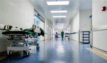 حالتها حرجة ووضعت على أجهزة التنفس الاصطناعي.. نقل فنانة قديرة إلى العناية المركزة (صورة) حالتها حرجة ووضعت على أجهزة التنفس الاصطناعي.. نقل فنانة قديرة إلى العناية المركزة (صورة)