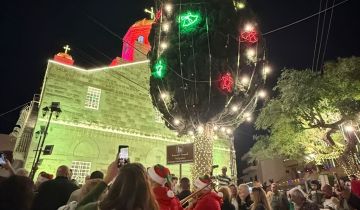 مغدوشة تضيء زينة الميلاد وتطلق رسالة أمل رغم التحديات مغدوشة تضيء زينة الميلاد وتطلق رسالة أمل رغم التحديات