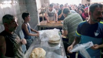 نقابة الأفران تحسم الجدل لا عمال لبنانيين جاهزون والسوريون العمود الفقري لقطاع المخابز نقابة الأفران تحسم الجدل لا عمال لبنانيين جاهزون والسوريون العمود الفقري لقطاع المخابز