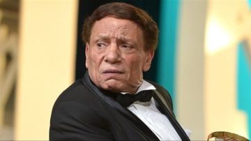 غاب عن جنازة شقيقته.. جدل في مصر بشأن حقيقة الوضع الصحي لعادل إمام غاب عن جنازة شقيقته.. جدل في مصر بشأن حقيقة الوضع الصحي لعادل إمام