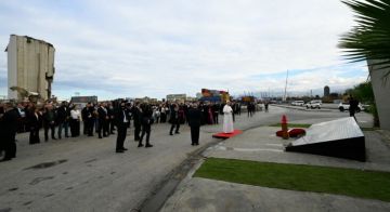 البابا لاوون يغادر مرفأ بيروت متوجها إلى واجهة بيروت البحرية حيث سيترأس القداس الإلهي