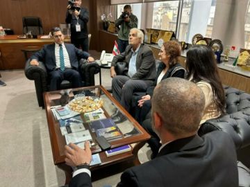 مرقص التقى عائلة المصور المخطوف في سوريا سمير كساب: نؤكد التزام الدولة اللبنانية الكامل متابعة هذا الملف الإنساني والوطني مرقص التقى عائلة المصور المخطوف في سوريا سمير كساب: نؤكد التزام الدولة اللبنانية الكامل متابعة هذا الملف الإنساني والوطني