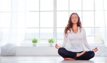 التوتر لا مكان له.. فوائد اليوغا والتأمل اليومية