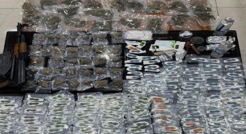 شعبة المعلومات تداهم غرفة مطلوب للقضاء في أحد الفنادق وهذا ما ضبطته شعبة المعلومات تداهم غرفة مطلوب للقضاء في أحد الفنادق وهذا ما ضبطته