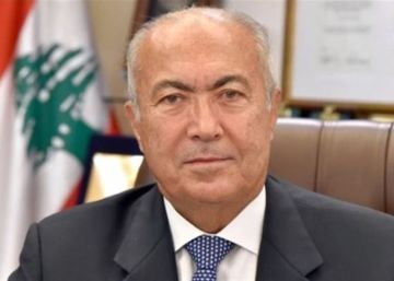 مخزومي وقع إلى جانب عدد من النواب طلب تعديل المادة 21 من الدستور اللبناني لخفض سن الاقتراع مخزومي وقع إلى جانب عدد من النواب طلب تعديل المادة 21 من الدستور اللبناني لخفض سن الاقتراع