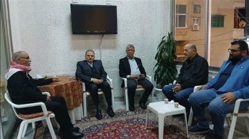 إتحاد نقابات عمال فلسطين وسعادة النائب الدكتور عبد الرحمن البزري بحثا القضايا المطلبية لشعبنا إتحاد نقابات عمال فلسطين وسعادة النائب الدكتور عبد الرحمن البزري بحثا القضايا المطلبية لشعبنا