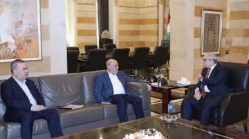 نائبا الحزب في السراي... فضل الله: لبذل كل جهد ممكن لوقف العدوان الإسرائيلي نائبا الحزب في السراي... فضل الله: لبذل كل جهد ممكن لوقف العدوان الإسرائيلي