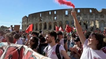 روما تشهد احتجاجات واسعة ضد مشروع الموازنة وتدهور القدرة الشرائية روما تشهد احتجاجات واسعة ضد مشروع الموازنة وتدهور القدرة الشرائية