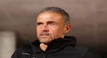 لويس إنريكي يفوز بجائزة أفضل مدرب في العالم بحفل جوائز غلوب سوكر