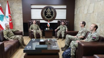 هيكل استقبل مستشاري وزارة الدفاع البريطانية وشمال أفريقيا هيكل استقبل مستشاري وزارة الدفاع البريطانية وشمال أفريقيا