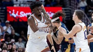 بالفيديو: شجار عنيف... مباراة تتحول إلى ساحة ملاكمة بالفيديو: شجار عنيف... مباراة تتحول إلى ساحة ملاكمة