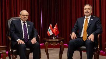 سلام يلتقي وزير الخارجية التركي في الدوحة ويبحثان تطورات لبنان والمنطقة سلام يلتقي وزير الخارجية التركي في الدوحة ويبحثان تطورات لبنان والمنطقة