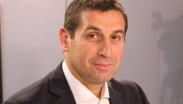 معلوف: يلي هرب من شرق صيدا ومن الجبل ورفض الدفاع عن زحلة.. ما بتستغرب يكون عم بطالب بمحاكمة يلي سمتو الناس بطل التحرير بل ٢٠٠٥! معلوف: يلي هرب من شرق صيدا ومن الجبل ورفض الدفاع عن زحلة.. ما بتستغرب يكون عم بطالب بمحاكمة يلي سمتو الناس بطل التحرير بل ٢٠٠٥!