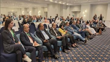 اتحاد النحالين العرب يكرم ثانوية السفير لمبادراتها في مجال البيئة الخضراء