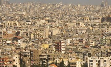 تعرض سابقا لضربة إسرائيلية.. إنهيار مبنى في حارة حريك (فيديو) تعرض سابقا لضربة إسرائيلية.. إنهيار مبنى في حارة حريك (فيديو)