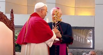 هدايا رمزية وصورة تذكارية في ختام لقاء البابا مع البطاركة والأساقفة هدايا رمزية وصورة تذكارية في ختام لقاء البابا مع البطاركة والأساقفة