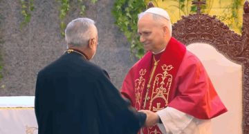 البطريرك ميناسيان للبابا من حريصا: زيارتكم اليوم شعلة مضيئة للحياة