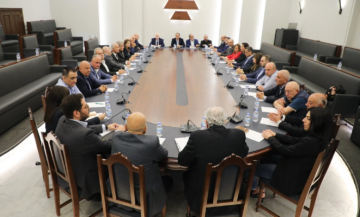 الكتائب: الطريق الوحيد لحماية لبنان هو تحييده عن صراعات المحاور وحصر السلاح بيد الجيش الكتائب: الطريق الوحيد لحماية لبنان هو تحييده عن صراعات المحاور وحصر السلاح بيد الجيش