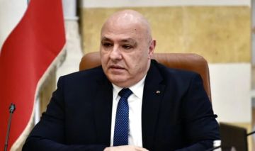 زوار قصر بعبدا عن عون للـmtv: كرم لن يخطو خطوة إلا بموافقة الرؤساء الثلاثة زوار قصر بعبدا عن عون للـmtv: كرم لن يخطو خطوة إلا بموافقة الرؤساء الثلاثة