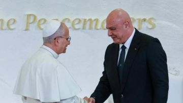 اتفاق وقف إطلاق النار... في خلوة عون والبابا! اتفاق وقف إطلاق النار... في خلوة عون والبابا!