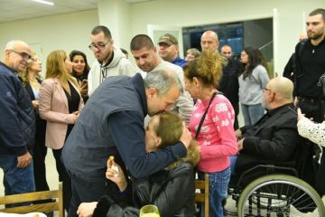 بالصور - رئيس التيار الوطني الحر جبران باسيل في لقاء مع ذوي الإرادة الصلبة لمناسبة يومهم العالمي