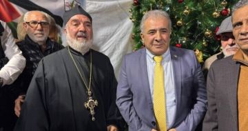 السفير الفلسطيني أضاء شجرة الميلاد في مخيم مارالياس