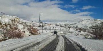 النشرة: تشكل طبقة من الثلوج بسماكة 15 سنتم في البقاع للمرة الأولى هذا العام