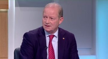 شمعون: مسؤولون أميركيون قالوا لي إنه لا يمكننا العيش بازدواجية السلاح غير الشرعي والسلاح الشرعي شمعون: مسؤولون أميركيون قالوا لي إنه لا يمكننا العيش بازدواجية السلاح غير الشرعي والسلاح الشرعي