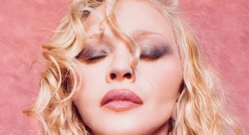 مادونا تفاجئ جمهورها بإطلالة جريئة كورسيه وفرو من التسعينات (صور) مادونا تفاجئ جمهورها بإطلالة جريئة كورسيه وفرو من التسعينات (صور)