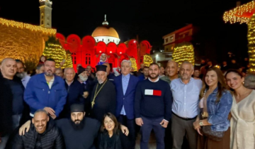 رعية شكا الارثوذكسية اضاءت شجرة الميلاد في باحة كنيسة تجلي الرب