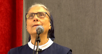 كلمة مؤثرة لرئيسة مستشفى دير الصليب الام ماري مخلوف خلال استقبال قداسة البابا كلمة مؤثرة لرئيسة مستشفى دير الصليب الام ماري مخلوف خلال استقبال قداسة البابا