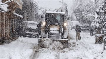 إقفال طرقات جبلية في عدة مناطق نتيجة العاصفة الثلجية