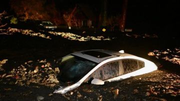 بالفيديو: العاصفة تدفن المنازل والسيارات