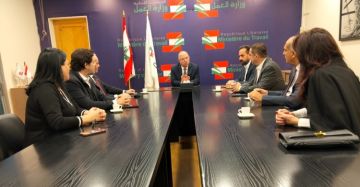 حيدر ناقش مع وفدين من نقابة المطاعم والأدلاء السياحيين أوضاع العمال وتطوير قانون العمل حيدر ناقش مع وفدين من نقابة المطاعم والأدلاء السياحيين أوضاع العمال وتطوير قانون العمل