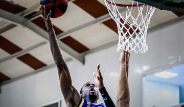 النادي الرياضي يهزم المعهد الانطوني ويعزز صدارته السلوية بفوز ثامن..