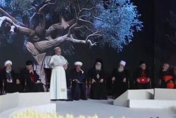 قداسة البابا لاوون من ساحة الشهداء: أنتم مدعوون إلى أن تكونوا بناة سلام وأن تواجهوا عدم التسامح وتتغلبوا على العنف قداسة البابا لاوون من ساحة الشهداء: أنتم مدعوون إلى أن تكونوا بناة سلام وأن تواجهوا عدم التسامح وتتغلبوا على العنف