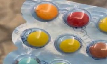 في سوبرماركت معروف ديدان في الشوكولا في سوبرماركت معروف ديدان في الشوكولا