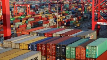 تحذير من أزمة غذائية موسمية بسبب التأخير في المرافئ