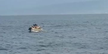 دوريات بحرية للجيش قرب الواجهة البحرية لبيروت قبيل القداس الالهي الذي يحتفل به البابا لاوون دوريات بحرية للجيش قرب الواجهة البحرية لبيروت قبيل القداس الالهي الذي يحتفل به البابا لاوون